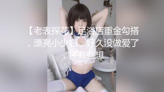 隔壁的小娘子真骚，淫水多多发情期，衣服都没脱光就草上了，无套抽插玩弄骚奶子给狼友看逼逼，激情上位干射