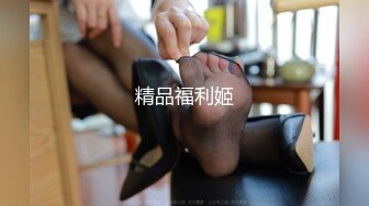 熟女妈妈3P 年纪这么大了 还逼里插一根鸡吧 嘴里吃一根鸡吧 真是法力无边