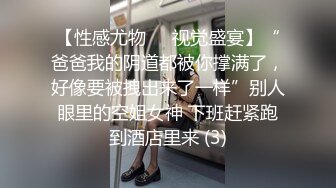 商场女厕小手电偷拍牛仔短裤美女 干净肥美的嫩鲍鱼