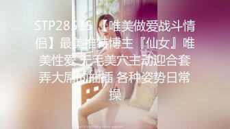 熟女控必备！大神醉操同学妈妈风骚熟女王阿姨，黑丝内裤开洞无套啪啪内射，穴门大开相当刺激