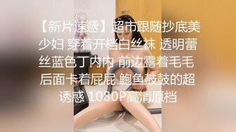 咸湿房东低价把房子租给打工妹每晚躲在改造过的浴室上方偷窥妹子洗澡大饱眼福