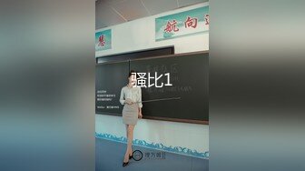  疯狂小迷妹被小哥在床上放肆蹂躏，疯狂草嘴，大鸡巴无套抽插干出好多白浆