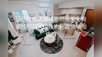 街头抄底牛B摄影师竟然直接把摄像头放到妹子裙子里面去了 真不知道是怎么做到的 (4)