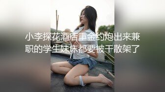 酒店女厕双镜头偷拍 极品牛仔裤少妇的肥美大鲍鱼 (1)