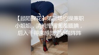 黑框眼镜短发御姐美少妇,性感白色小吊带根本遮不住大奶子,内内壹脱已湿透