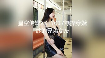 满身纹身的渣女跟小哥啪啪，亲小嘴舔鸡巴刮逼毛，无套爆草蹂躏玩弄骚奶子