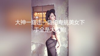  淫娃女友黑丝情趣全程露脸跟狼友发骚互动，主动扒下男友的裤衩舔弄大鸡巴吸蛋蛋