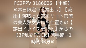 写字楼女厕蓝衣黑裤闷骚型靓妹 性感的黑色情趣内中间开窗全是毛