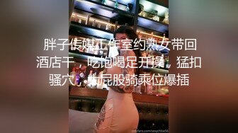 高颜大奶人妻 我骗你不是人真的第一次约 被两哥们从沙发操到床上对话精彩