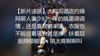 《魔手外购》推特网红露出女神【爱吃菠萝】会员福利群挑战马路超远距离裸行几次差点被发现该说不说身材真的很哇塞