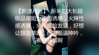 商场女厕全景偷拍蓝色毛衣黑色短裤妹妹嘘嘘完兴高采烈的癫跑起来