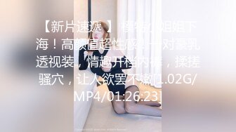 《极品CP❤️魔手✿外购》近在咫尺商场特写镜头偸拍女厕各种大屁股小姐姐方便~好多气质美女好姐妹组队来嘘嘘换着尿