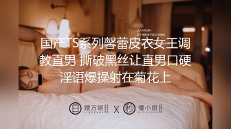 【边走边尿】最新福利推特烧婊子 金秘书虾米极品人妻超市和公园露出，丝袜美腿街头撒尿！ (1)