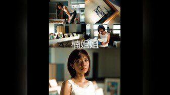 【新片速遞】 路边公厕全景偷拍两位出来散步的美女❤️非常漂亮的极品鲍鱼